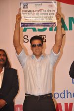 Akshay Kumar at Asian Heart Institute CSR initiative launch in Shanmukhanand Hall, Mumbai on 22nd Sept 2011 (20).JPG